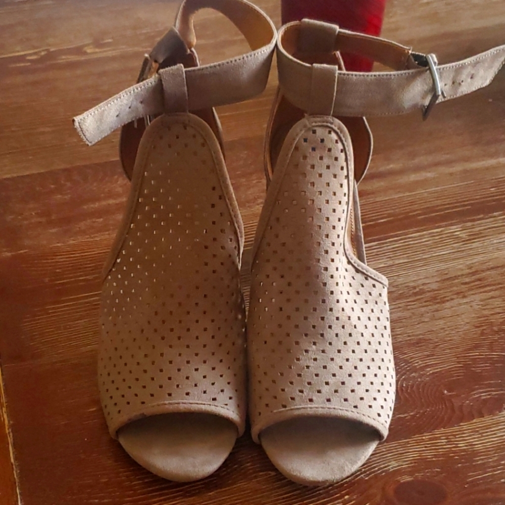 Block heel sandals